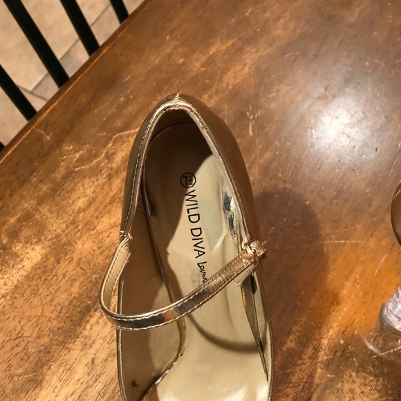 Wild Diva Gold Clear Heel PumpsSz 7.5 EUC - Picture 3 of 8